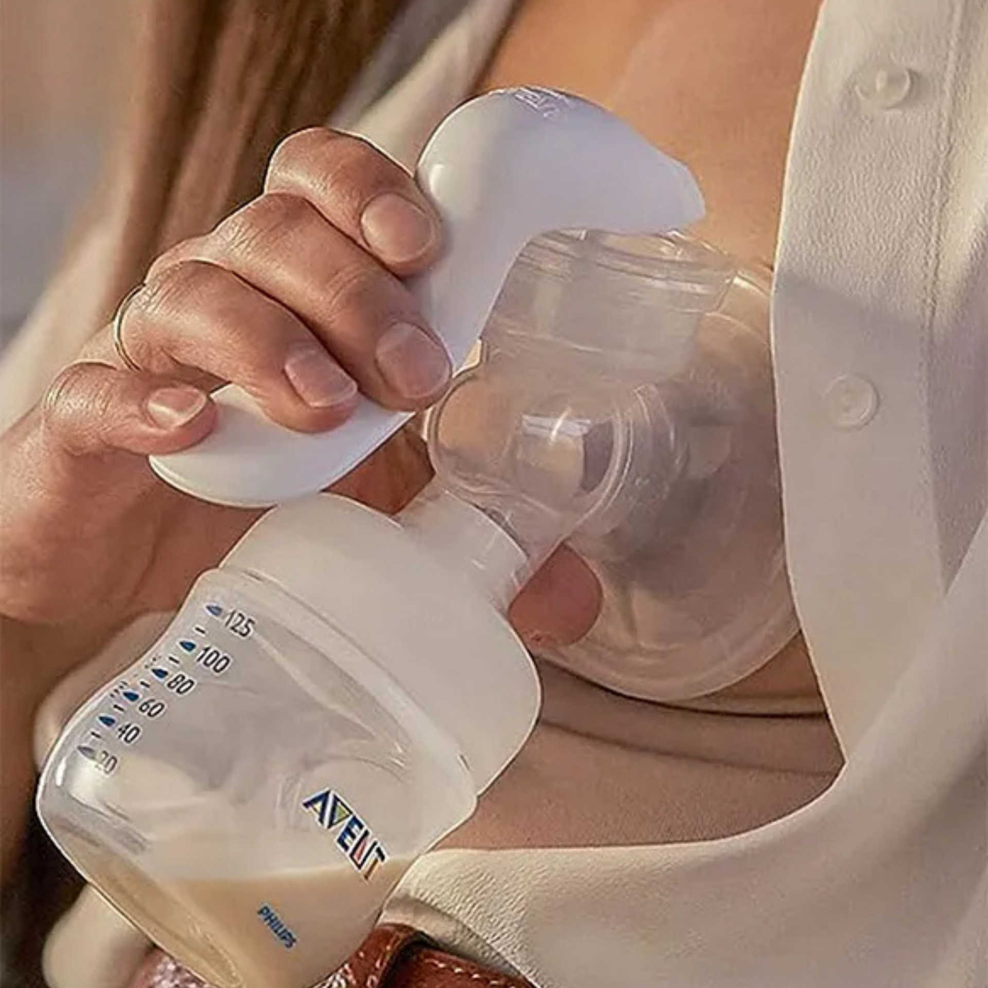 Avent Advanced Manual Breast Pump with Natural Motion Technology - White