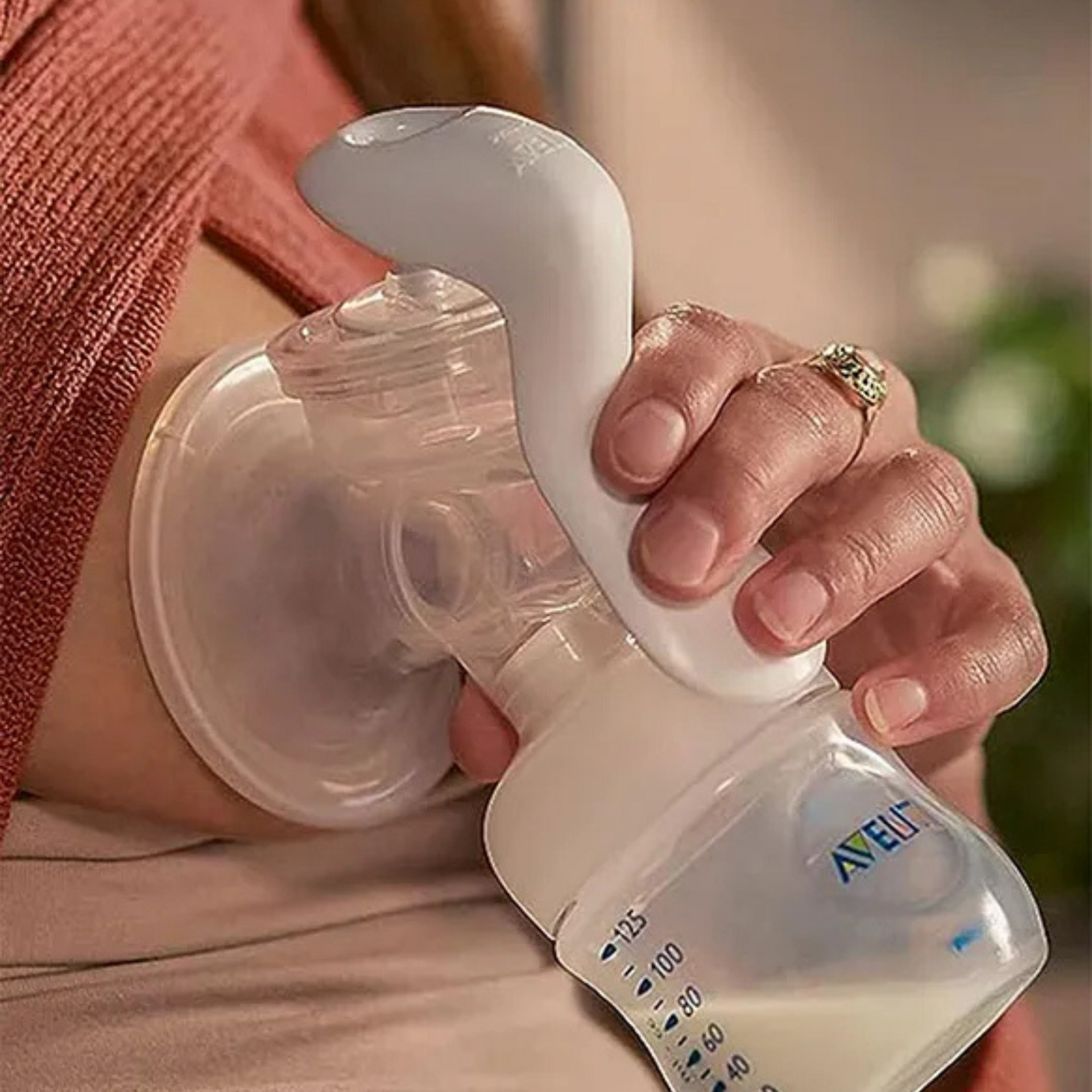 Avent Advanced Manual Breast Pump with Natural Motion Technology - White