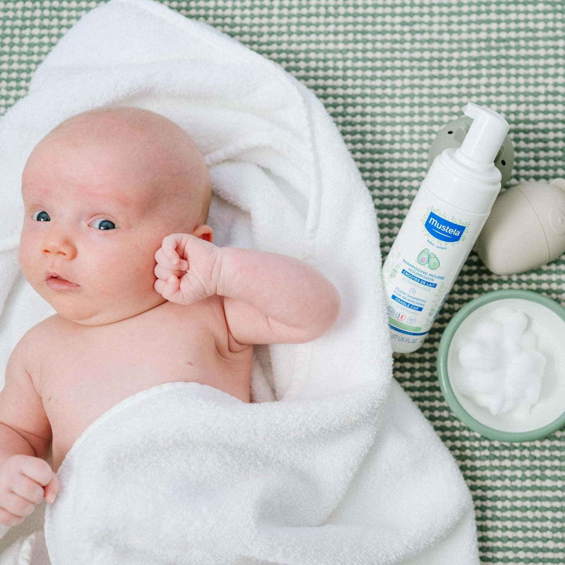 Mustela Foam Shampoo for Newborns - Tear-Free Baby Shampoo with Natural Avocado Perseose - Reduces Cradle Cap Flakes - 150ml